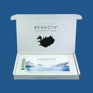 Benecta™ er fæðubótarefni sem hjálpar líkamanum að vinna úr bólgum og styður við uppbyggingu vefja. Með daglegri inntöku Benecta™ má draga úr bólgum og þeim óþægindum sem þær kunna að valda. Jafnframt stuðlar Benecta™ að endurnýjun vefja (s.s. brjósks